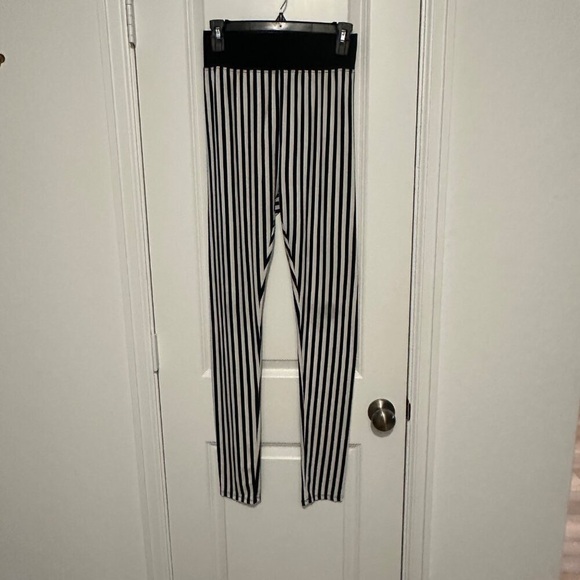 Black & White Striped 4everyoung Womens Leggings L Polyester/Spandex - Picture 2 of 9